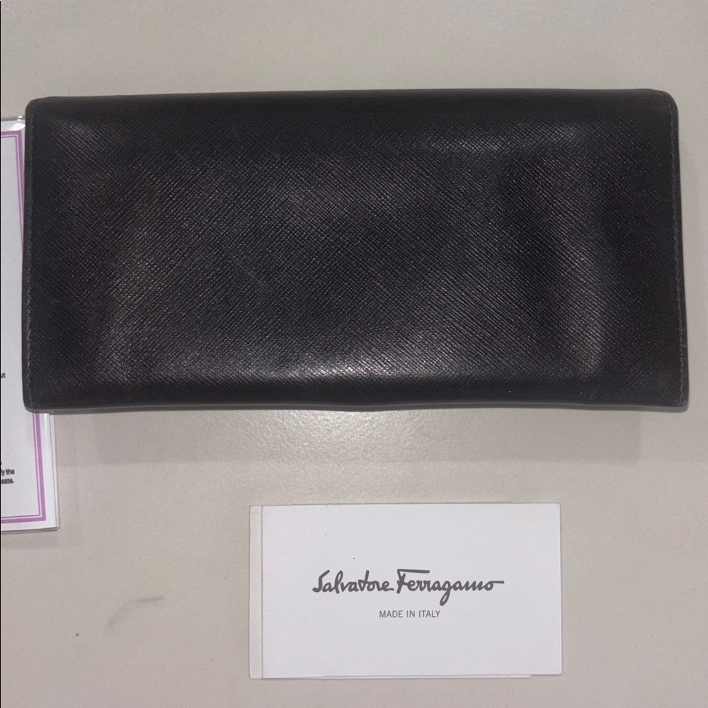 Gorgeous Ferragamo wallet with COA - Picture 5 of 7